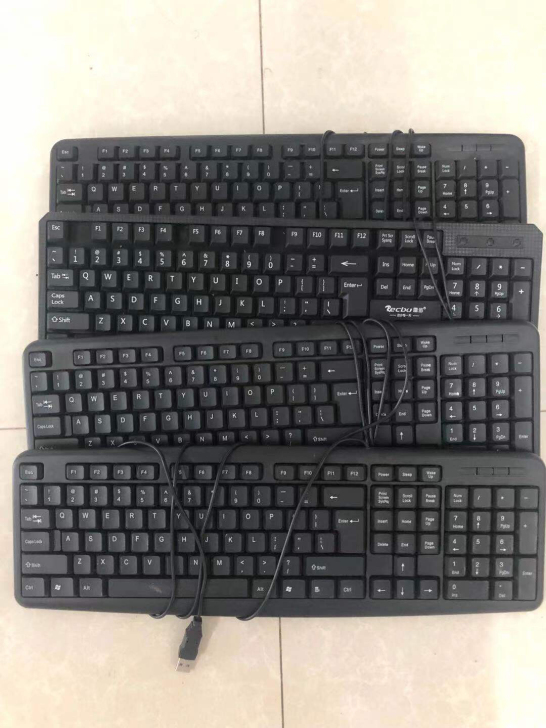 键盘10元，鼠标垫2元，鼠标5元，耳机10...