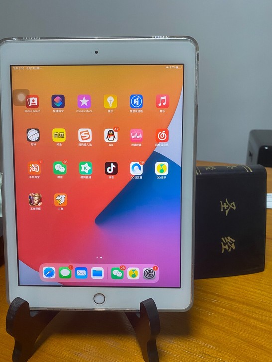 iPad 2017,128g内存。性能不错...