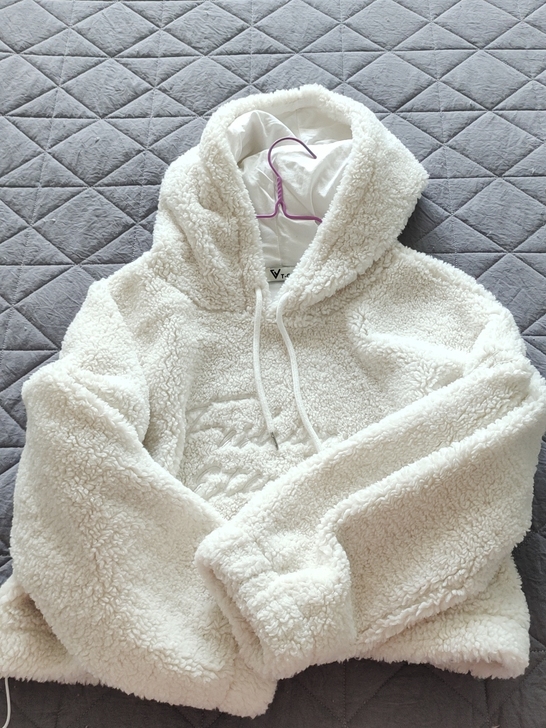 短款卫衣，很暖和，穿过一次