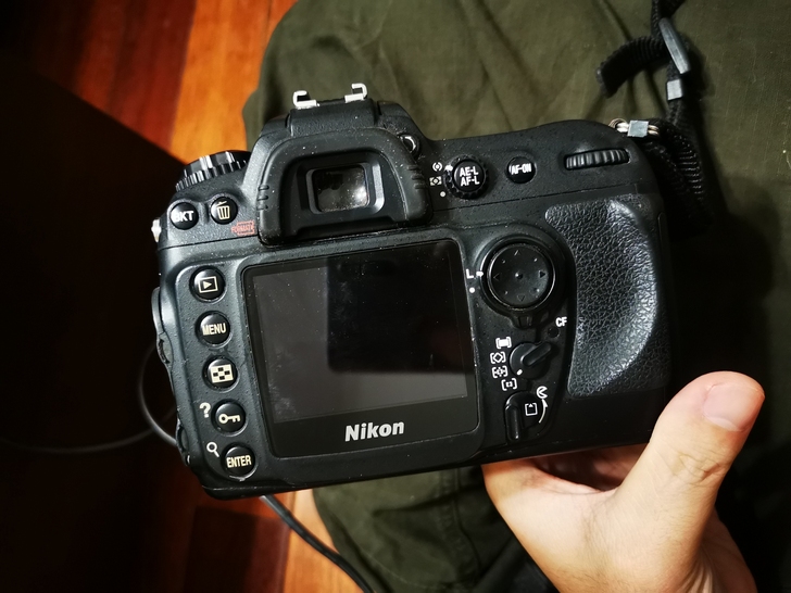 nikon d200,成色尚可,带电池原装...