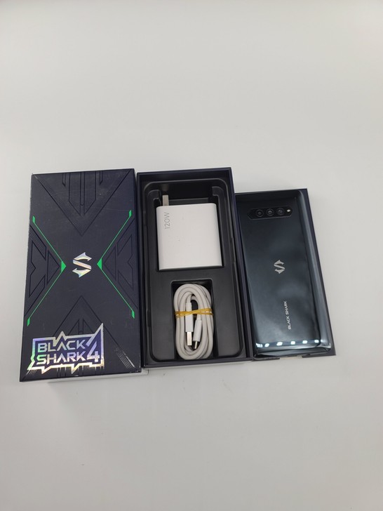 黑鲨4游戏手机 12+256 5G游戏手机...