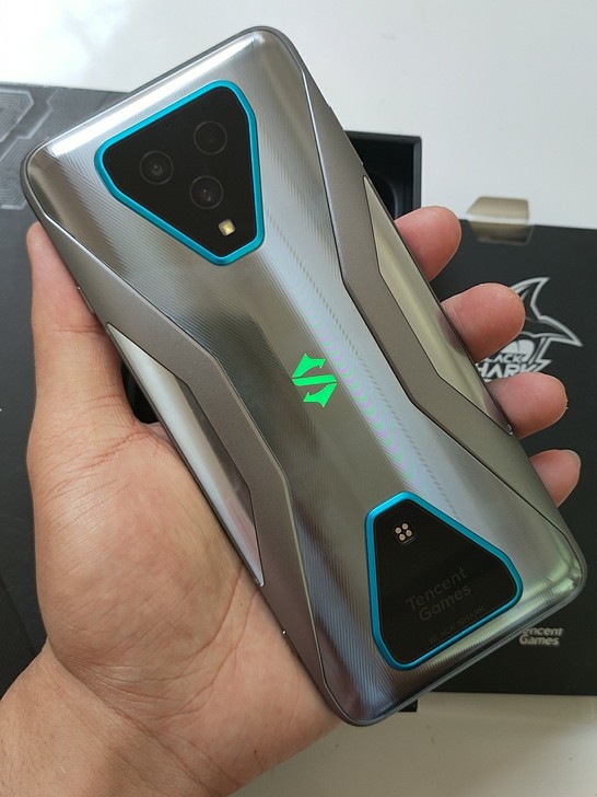 腾讯黑鲨游戏手机3铠甲灰12+128骁龙8...