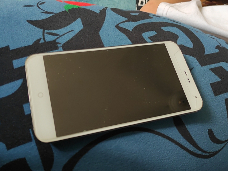 魅族M355手机刚换了新电池。