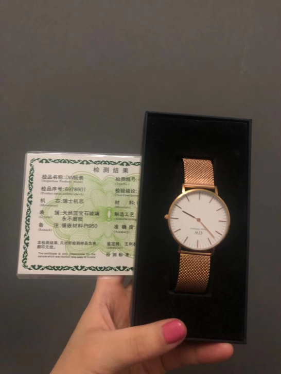 DW腕表 让朋友在香港买的 买来没戴过几次...