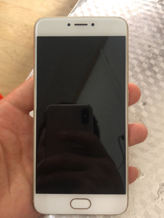 魅族pro 6，4+64G，功能正常。有磕...