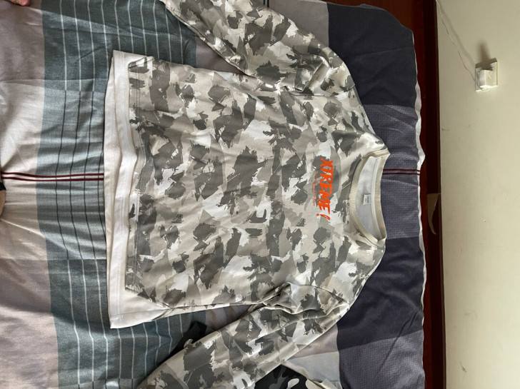 以纯男士卫衣 迷彩 闲置出售 M码 本人1...