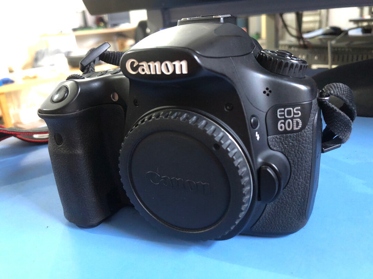 出95新自用佳能60d，拍娃专用，后面用手...
