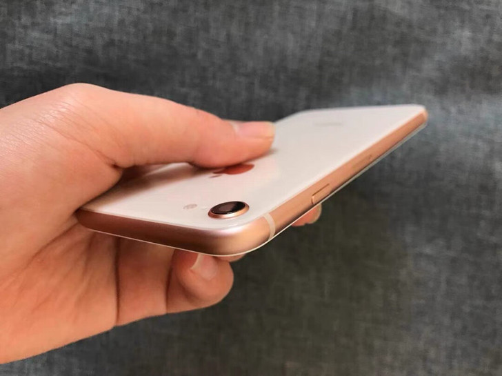 苹果8玫瑰金，2019年初7000元入的，...