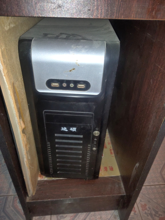电脑机箱时间长了一直闲置在家当配件出吧