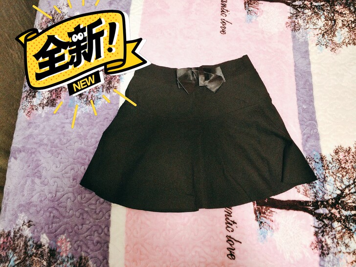 全新黑色半身裙，M码，百搭，摸起来超舒服，...