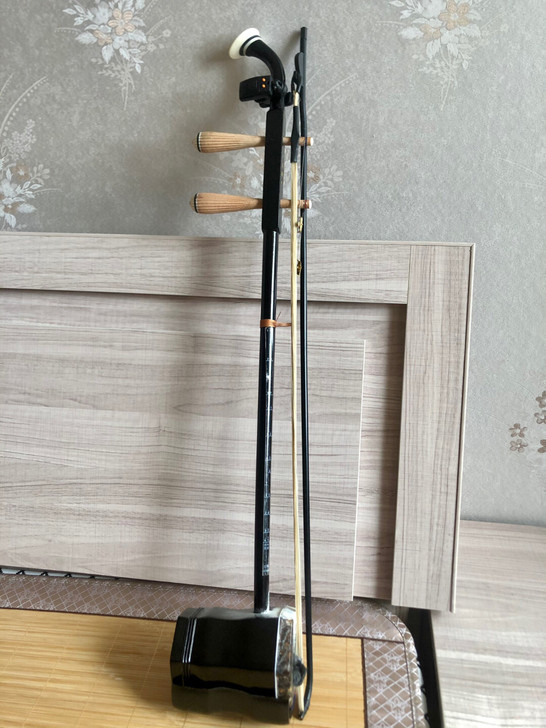 闲置二胡和二胡节拍器