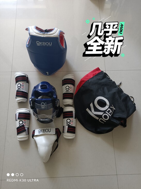 跆拳道护具全套:1号码数100元出售