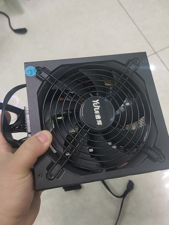 家用电脑拆机下来的逾辉铜魔1050电脑电源...