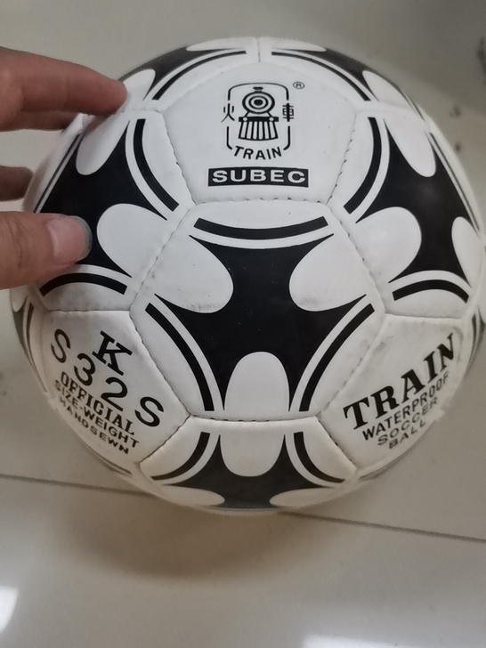 99成新，火车头ks 32s五号手缝足球，...