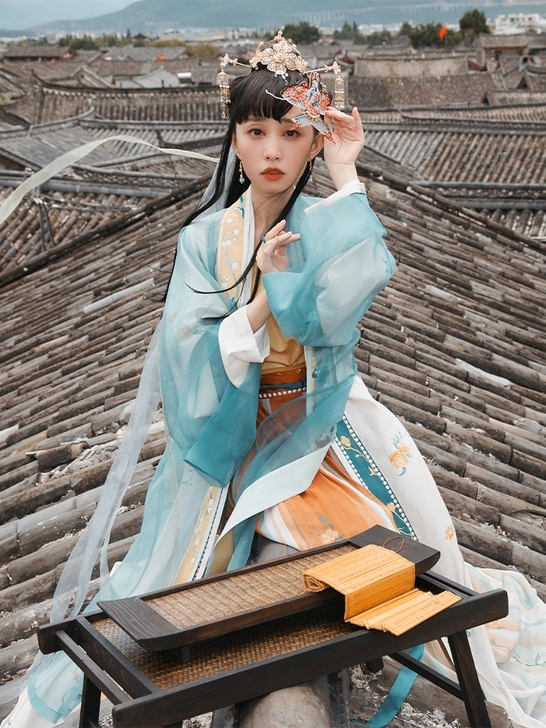 【收】十三余 小豆蔻儿[云昭昭] 直领对襟...