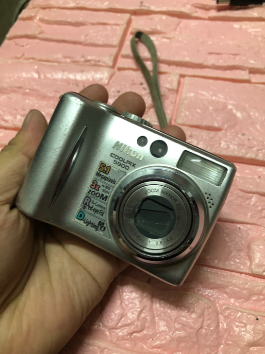 尼康E5900数码相机  成色一般，如图（...