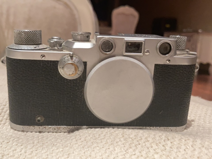 徕卡胶片相机。17年法国中古店购入。成色如...