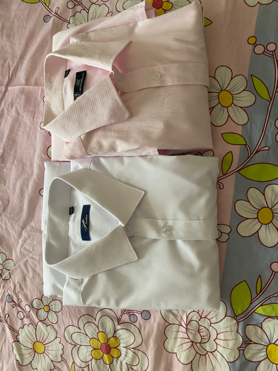 男衬衫，都是长袖一个白的44码一个粉色43...