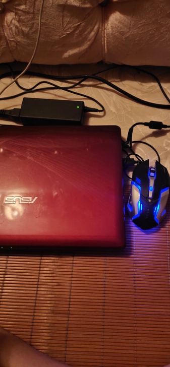 华硕A40j笔记本，外观一般有点划痕。配置...