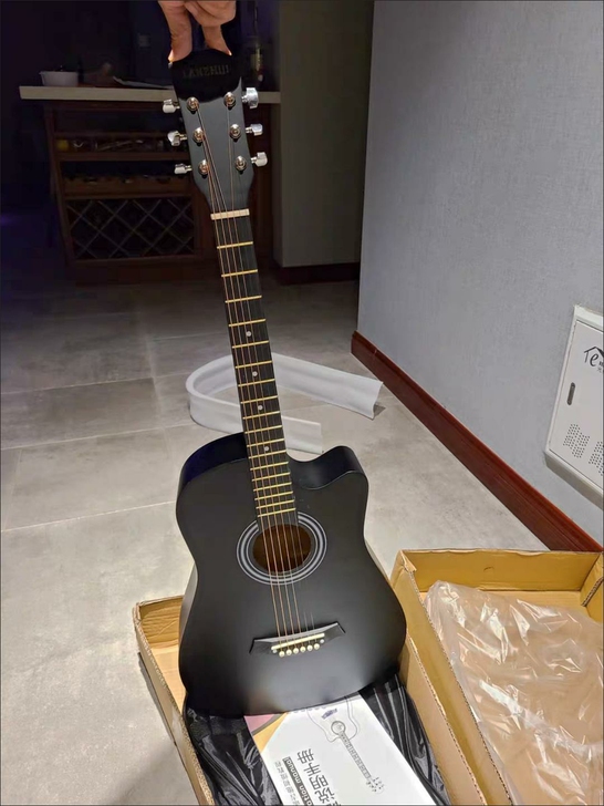 正品吉他，音很准，店铺关闭，所以79元便宜...