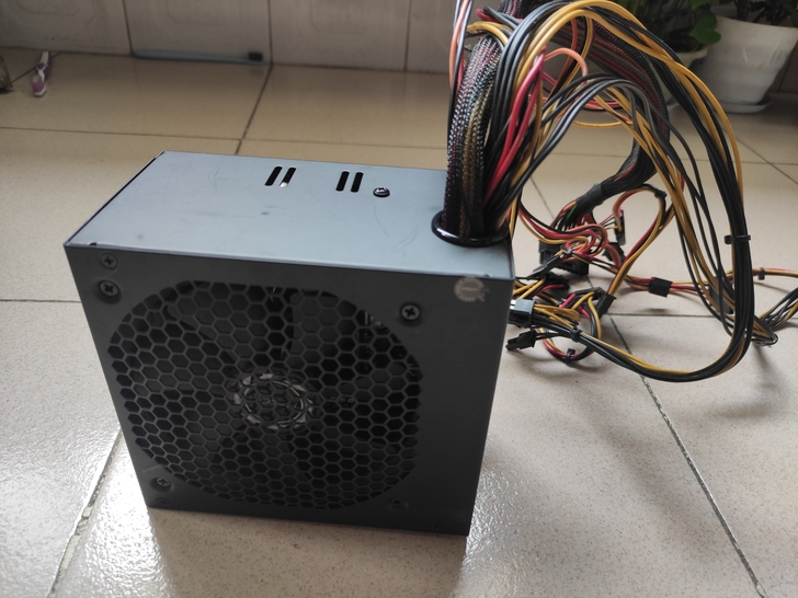 安钛克500W电源，显卡6十8供电