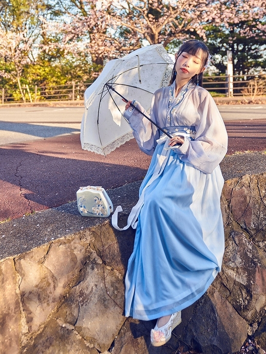 【十三余 小豆蔻儿】[野芳幽香]对襟刺绣衫...