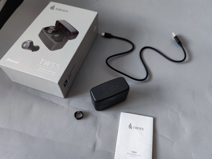 漫步者 TWS5 蓝牙耳机 全套配置