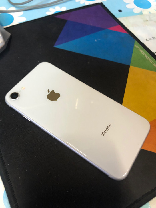 苹果8。国行全原。无拆无修。电池效率82。