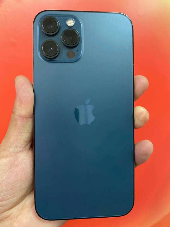 自己用的苹果12promax，海蓝色，12...
