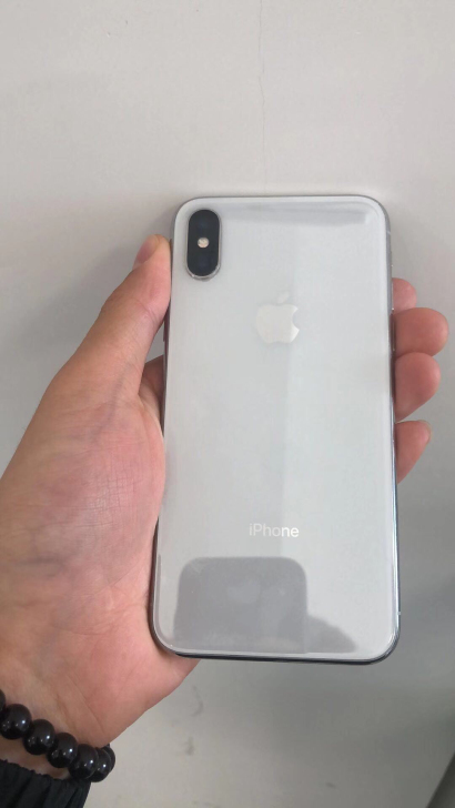 iPhone X白色256G。