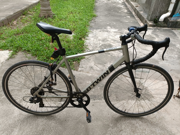 迪卡侬btwin100铝合金公路车