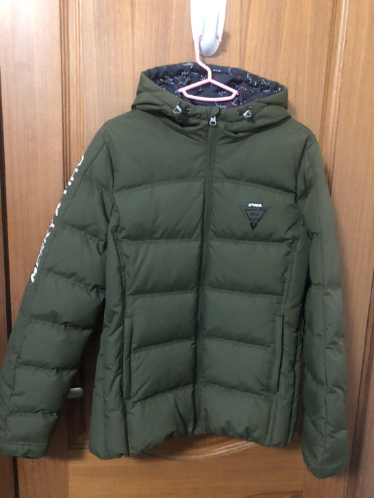 乔丹女式羽绒服，帽子不可拆，穿过两三次没有...