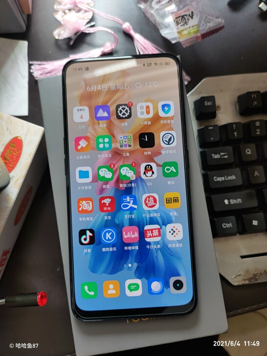 realme x 8+128全面屏手机，成...