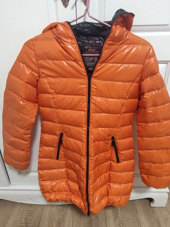 低价处理女式雅鹿羽绒服一件,全新的,大小为...