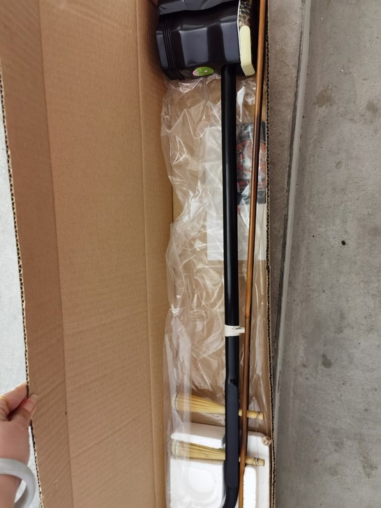 全新二胡，朋友赠送，一次未使用！价格可小刀！