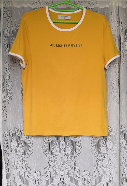 九成新！佐丹奴女士纯棉T恤衫肩宽40.胸围...