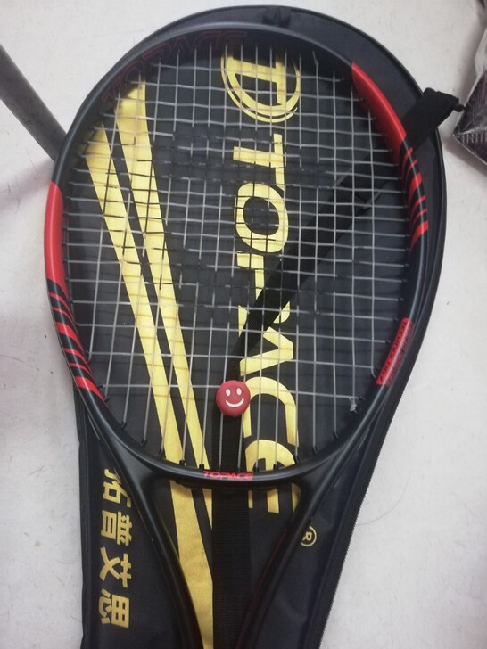 大一加入网球社买的网球拍，就用过两次，几乎...
