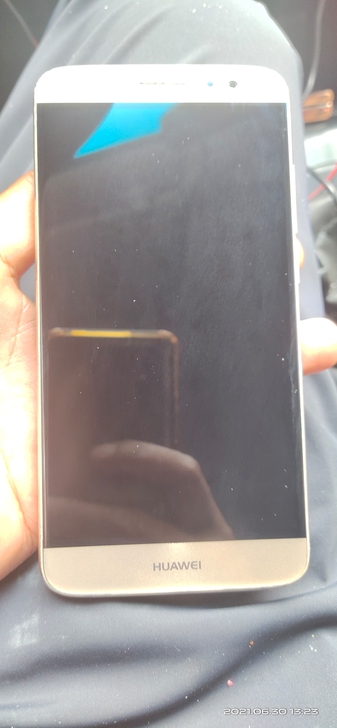 华为麦芒5，4+64，账号已退，机器板正屏...