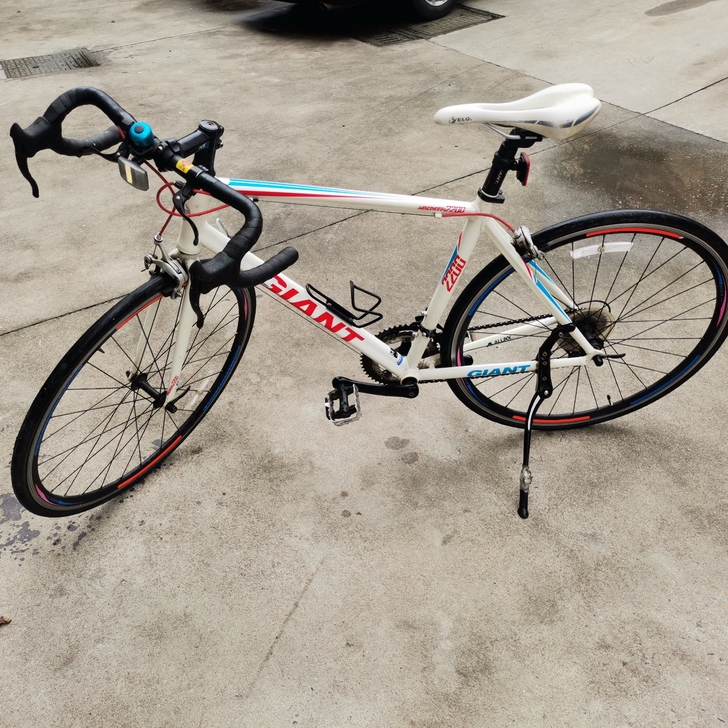 捷安特公路车，骑着轻快变速流畅，刹车灵敏，...