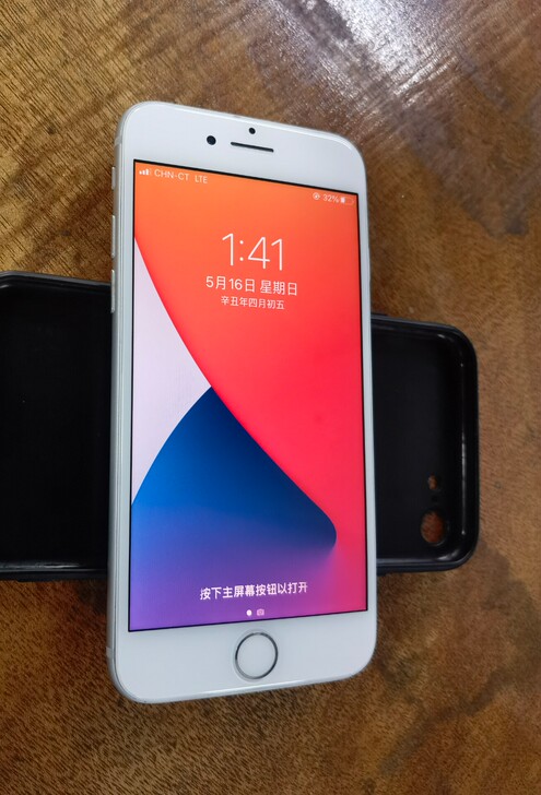 自己用苹果8   64G  纯原装银色  ...