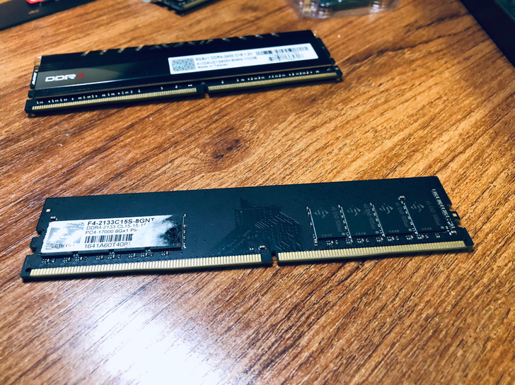 原来电脑拆下来的，正常使用。内存是个长寿命...