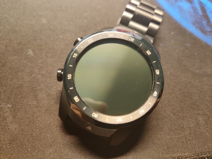 ticwatch pro第一代，蓝牙版。