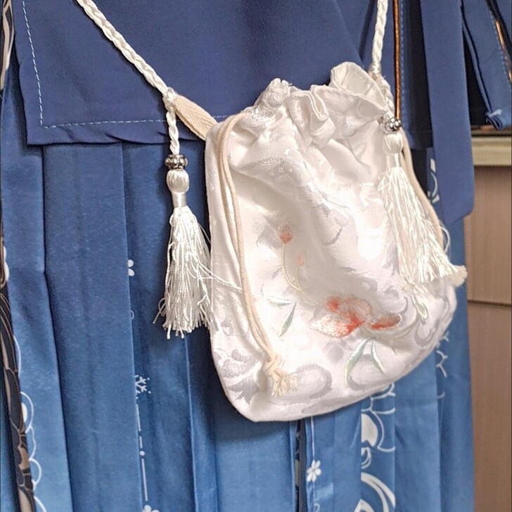 【全新包邮】斜挎汉服包日常百搭款女复古流苏...