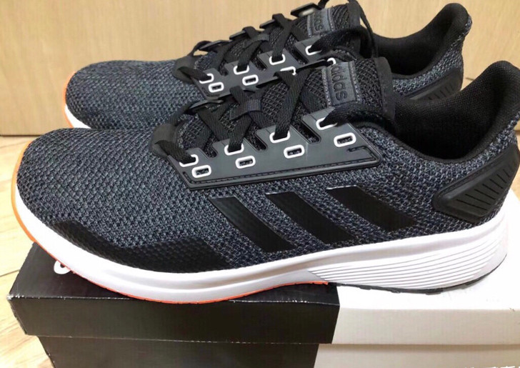 阿迪达斯 、男款鞋！！