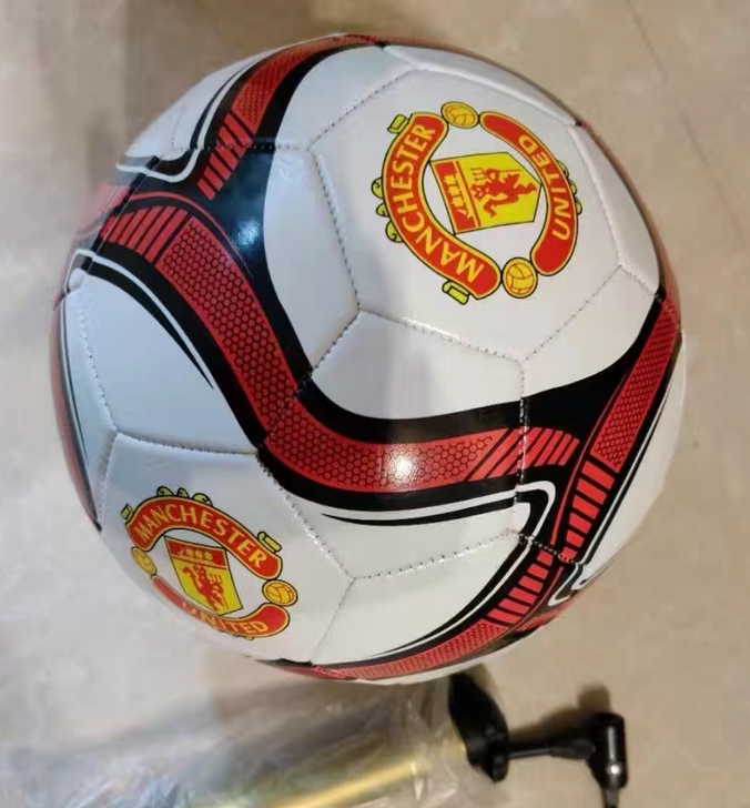 足球白色曼联足球，我姐的店铺经营不走了，还...