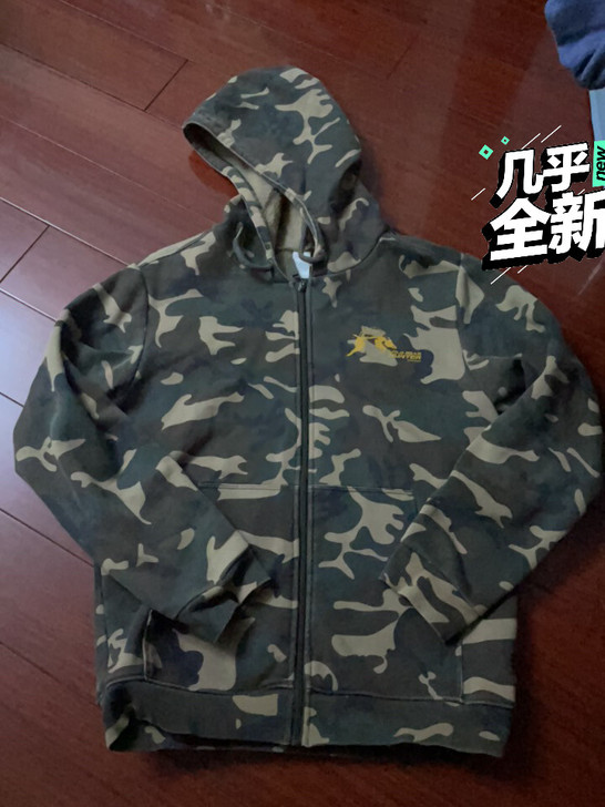 男士迷彩卫衣 牌子我也不清楚 在迪卡农买的...