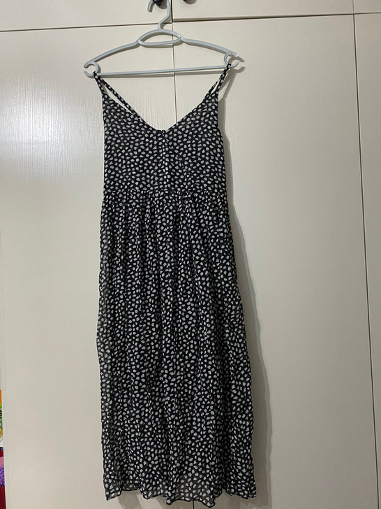 印花吊带连衣裙，有内衬的，仅穿一次，裙子长...