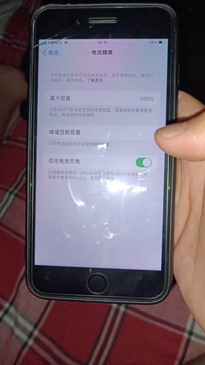 苹果8plus 64g黑色 8成新，有指纹