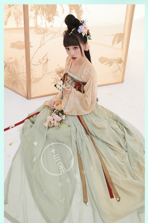 十三余春归m码带香囊，吊牌在