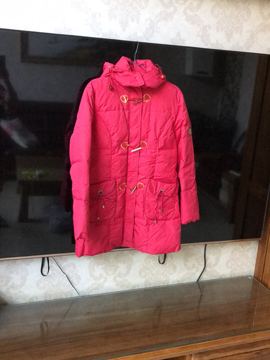 女士羽绒服外套，保暖性好，已干洗过了，包邮...